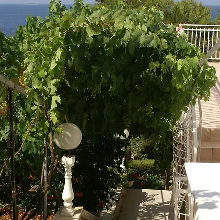 Apartment Apartments By The Sea Bilo, Primosten - 4208 Primošten