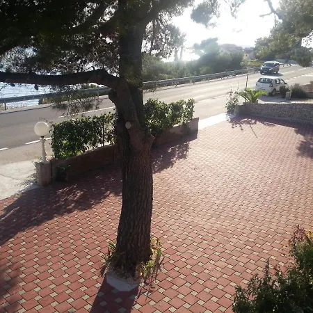 Apartment Apartments By The Sea Bilo, Primosten - 4208 Primosten