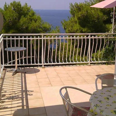 Apartment Apartments By The Sea Bilo, Primosten - 4208 *