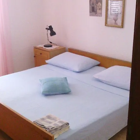 Apartment Apartments By The Sea Bilo, Primosten - 4208 *