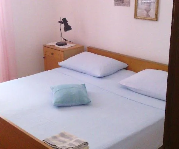 Apartment Apartments By The Sea Bilo, Primosten - 4208 *